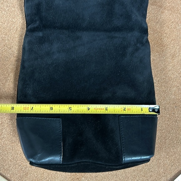 Vintage Women’s by Sharif Black Suede Leather Hold Hardware Folded Crossbody Bag - Picture 14 of 16